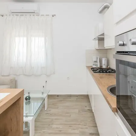 Apartmani Jadranka Starigrad Paklenica Exterior photo