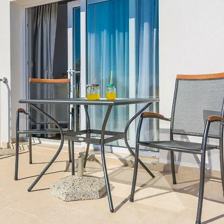 Apartmani Jadranka Starigrad Paklenica Exterior photo